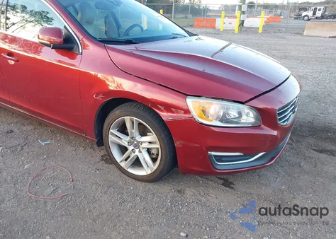 2015 Volvo S60 T5 Premier z USA, uszkodzony, nr VIN YV140MFK5F1346687